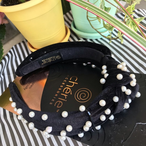 Black Knotted Velvet Headband - Picture 5 of 5